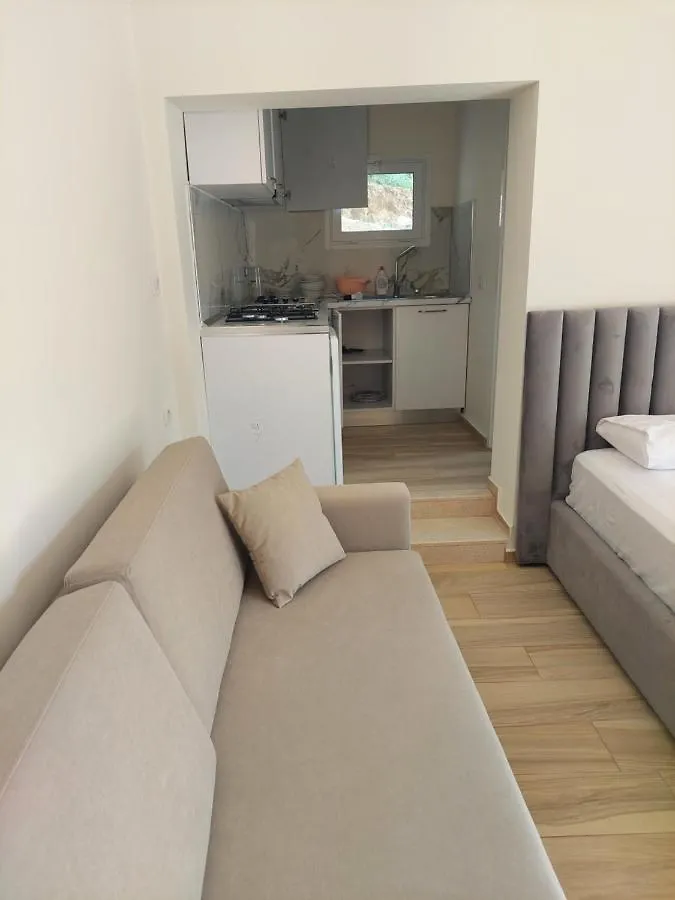 Sole Inn Vlorë 0*,